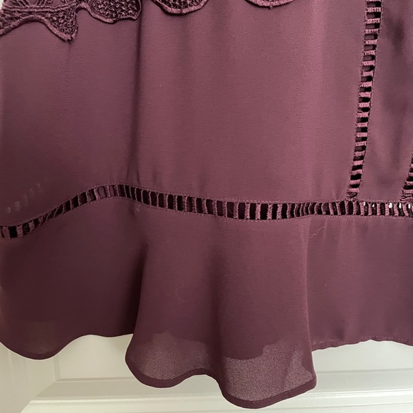 Ann Taylor Burgundy sleeveless blouse Petite XL - Picture 4 of 4